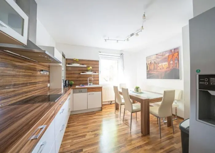 Big Luxury 3br Near Center דירה *