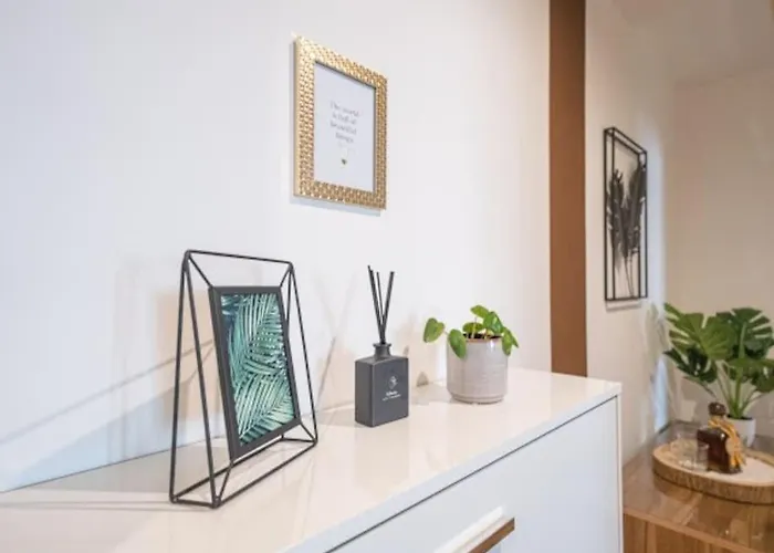 Big Luxury 3br Near Center דירה *