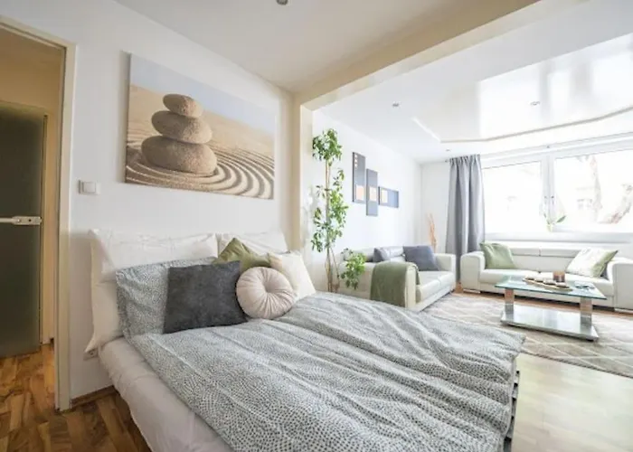 Big Luxury 3br Near Center