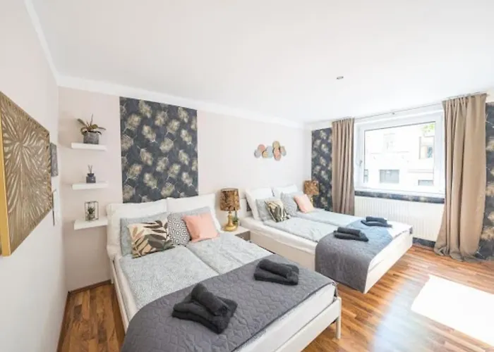 Big Luxury 3br Near Center דירה