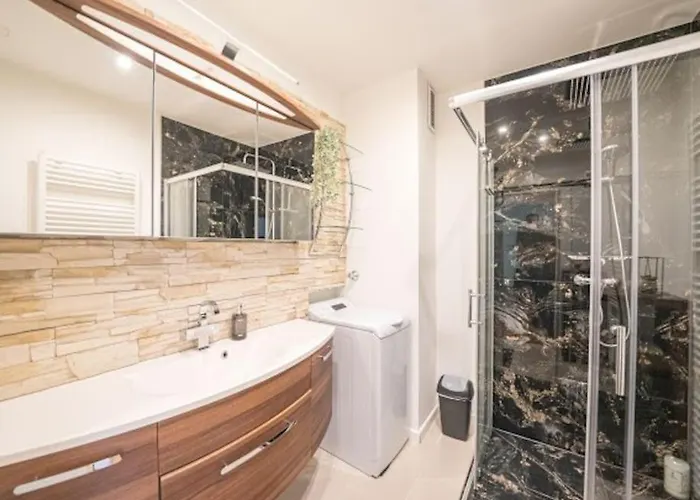 Big Luxury 3br Near Center דירה *